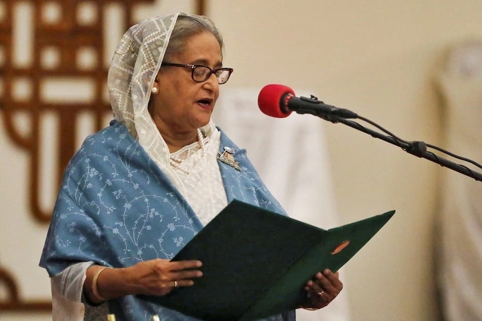 Bangladesh Crisis: शेख हसीना का बड़ा ऐलान, दिसंबर में बांग्लादेश लौटकर करेंगी सरेंडर बोलीं गिरफ्तार करें या मार दें