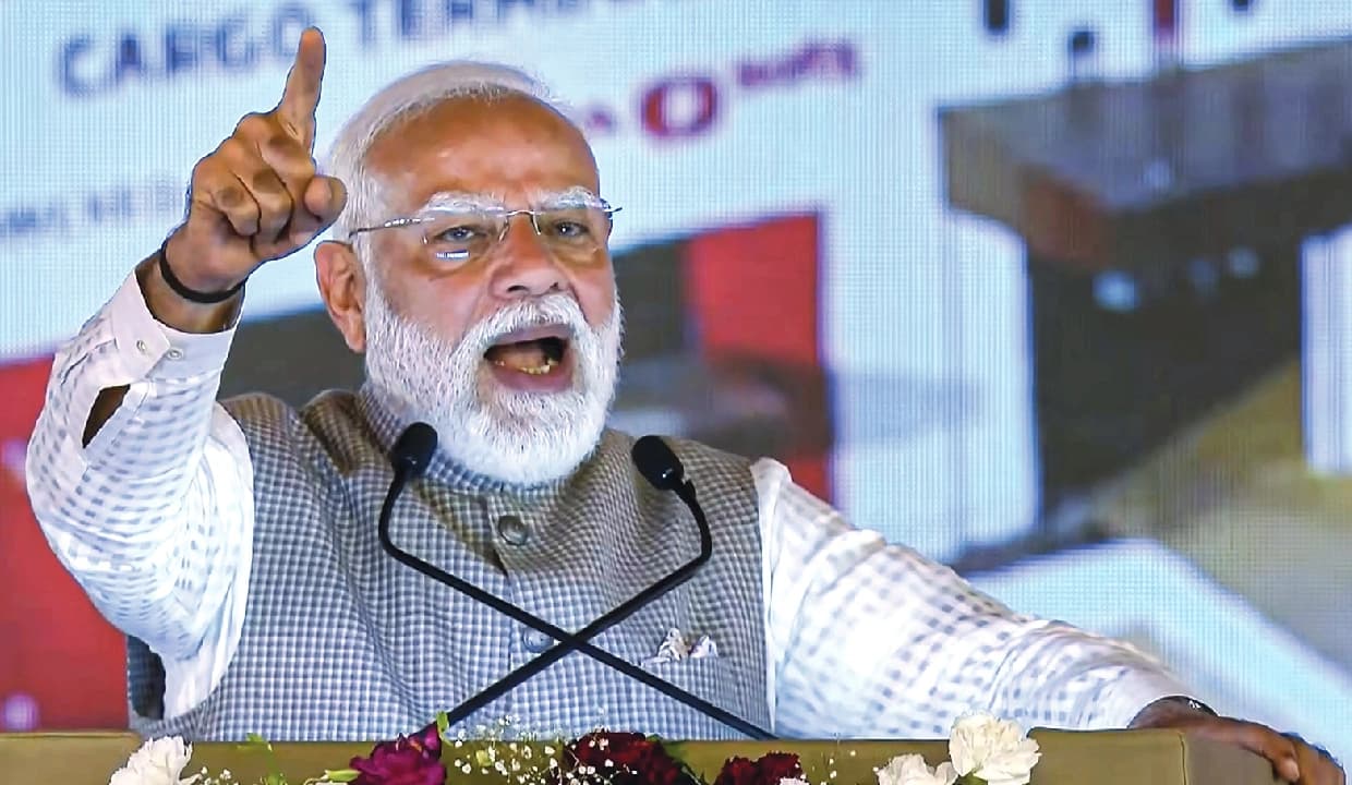 चुनावी घमासान असम में मोदी का कांग्रेस पर हमला, पुडुचेरी में राहुल के आरोप