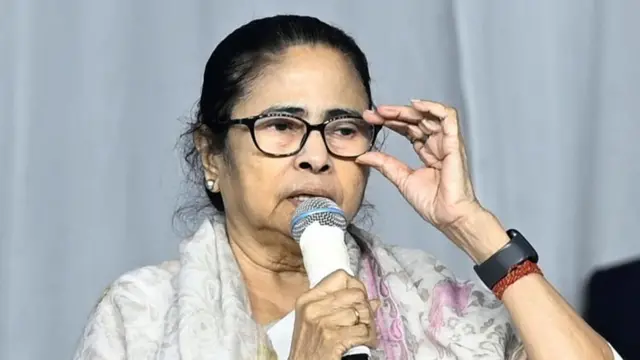 बंगाल चुनाव परिणाम के बाद ममता बनर्जी की प्रतिक्रिया इस्तीफा देने से इनकार चुनाव प्रक्रिया पर सवाल