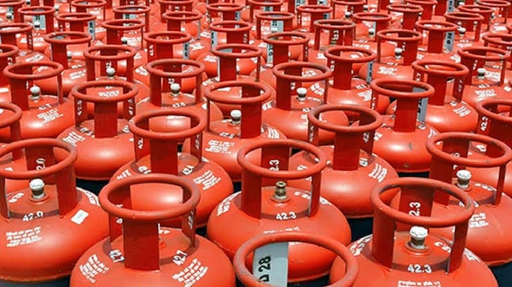 LPG Subsidy Scam Alert: KYC के नाम पर हो रही साइबर ठगी, जानें कैसे बचाएं अपना बैंक खाता
