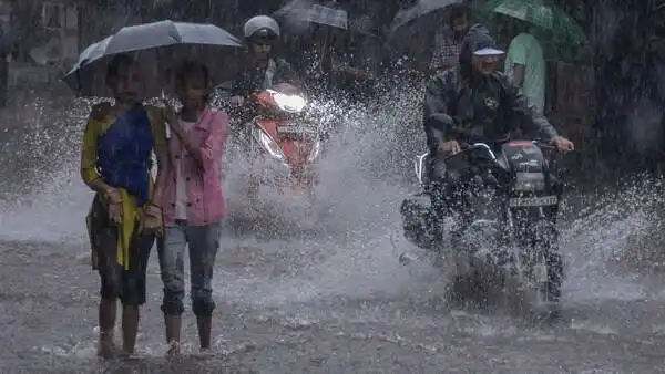 मानसून का बदला मिजाज कहीं बाढ़ कहीं सूखा किसानों और यात्रियों के लिए बढ़ी चिंता