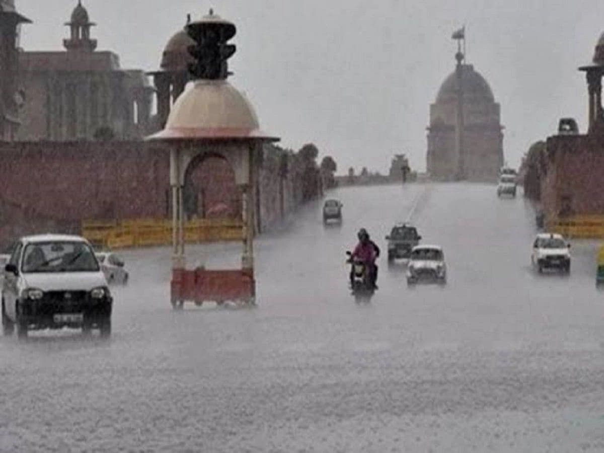 Delhi Rains Update: दिल्ली-एनसीआर में रिकॉर्ड बारिश, IMD का रेड अलर्ट; रेलवे स्टेशन और सड़कें जलमग्न