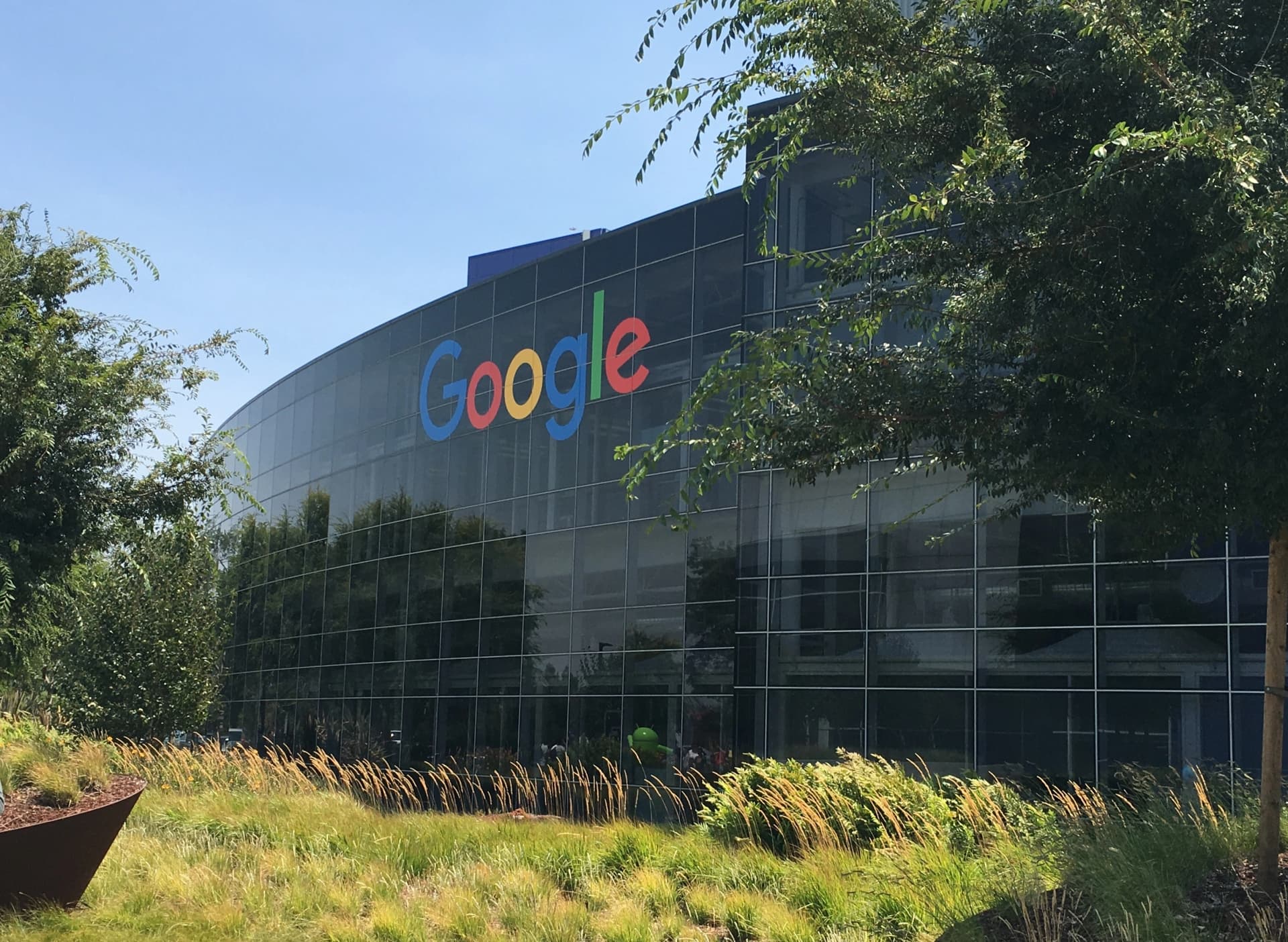 Tech Antitrust Alert: डिफॉल्ट सर्च इंजन विवाद में गूगल पर स्विट्जरलैंड की बड़ी एंटी-ट्रस्ट जांच, Android फीचर पर उठे सवाल