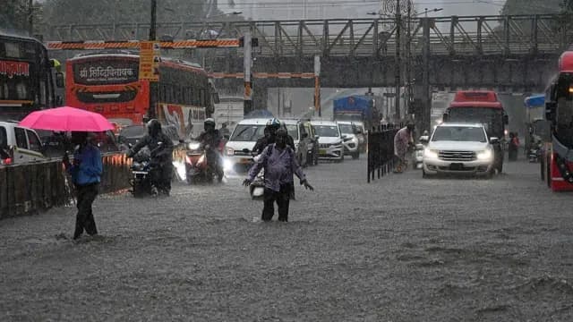 आज का मौसम: 18 राज्यों में भारी बारिश का अलर्ट, तेज हवाओं और भूस्खलन की चेतावनी