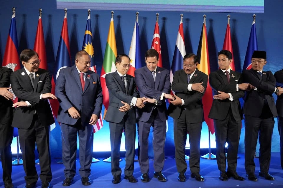 ASEAN Summit: मनीला में अमेरिका-चीन की अहम वार्ता, ट्रम्प-शी बैठक और साउथ चाइना सी विवाद पर मंथन