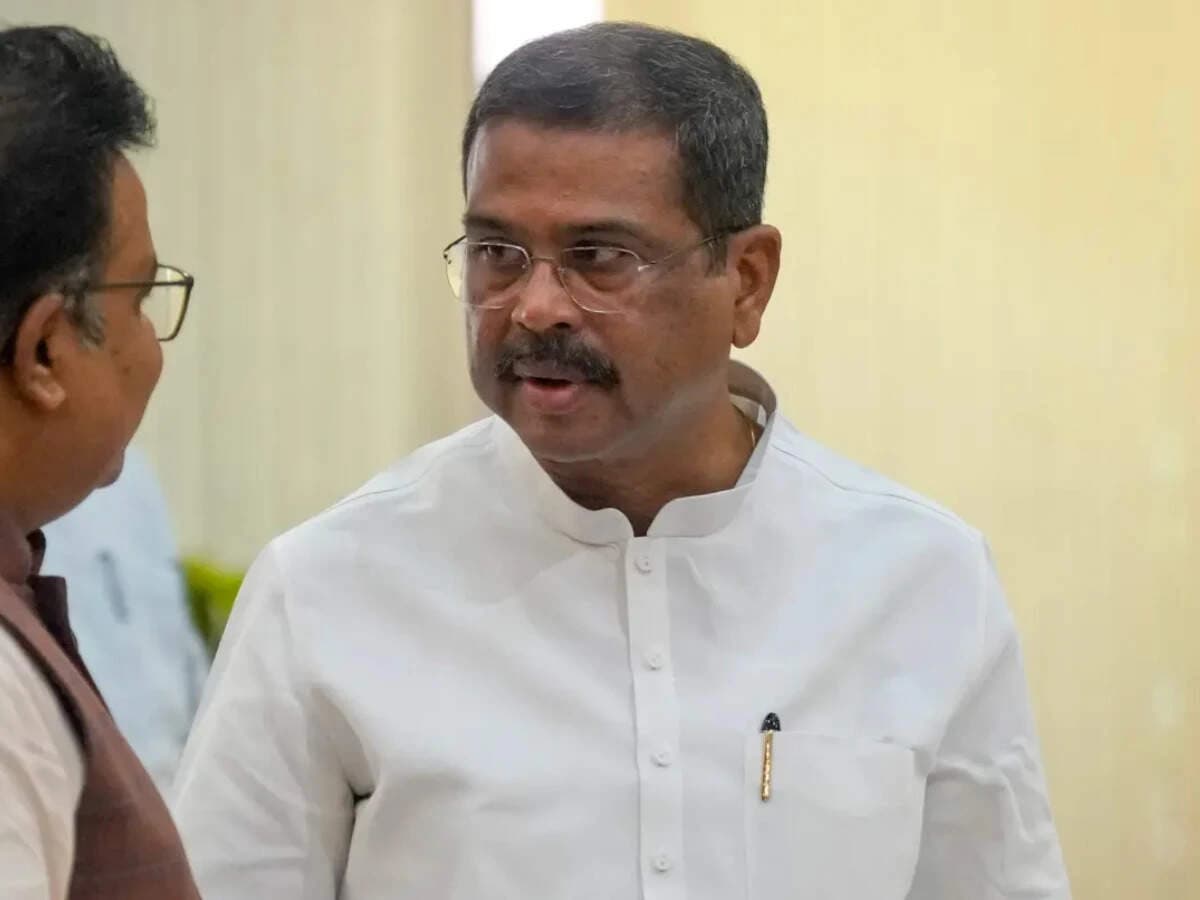 NEET विवाद के बीच बड़ा राजनीतिक धमाका: केंद्रीय शिक्षा मंत्री धर्मेंद्र प्रधान का इस्तीफा