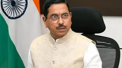 प्रह्लाद जोशी बने देश के नए केंद्रीय शिक्षा मंत्री: धर्मेंद्र प्रधान के इस्तीफे के बाद संभाला पदभार