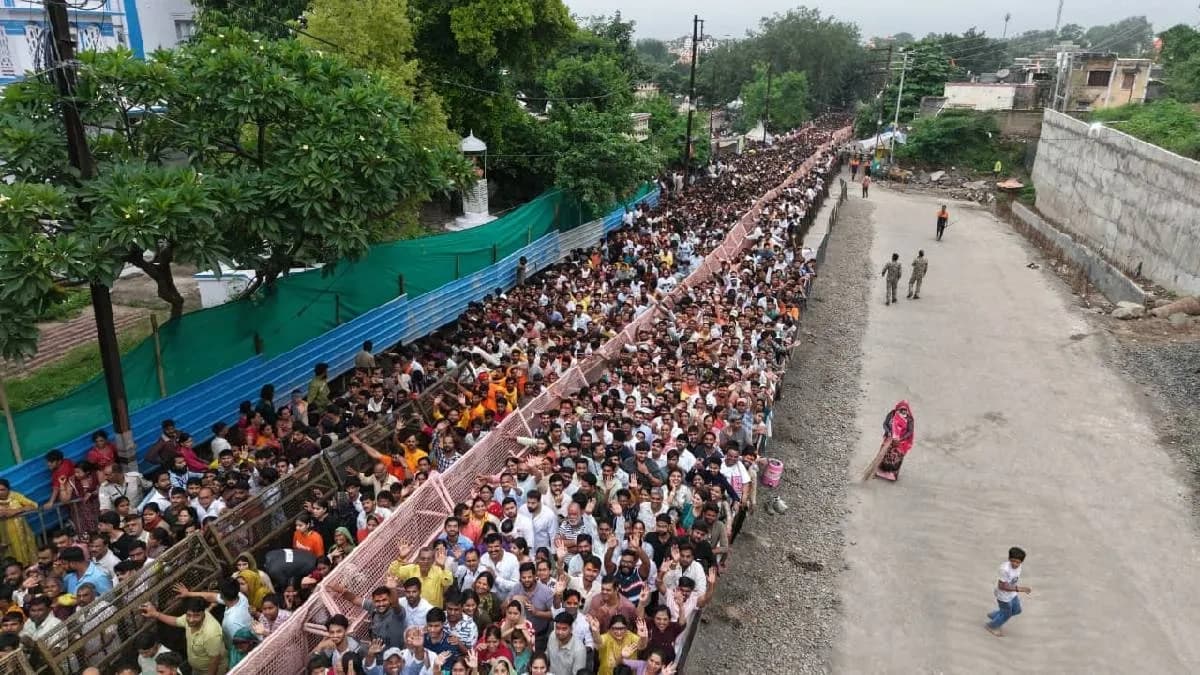 उज्जैन नागचंद्रेश्वर मंदिर में मची अफरा-तफरी: नागपंचमी पर भारी भीड़ के कारण बिगड़े हालात, दबने से 3 श्रद्धालु घायल