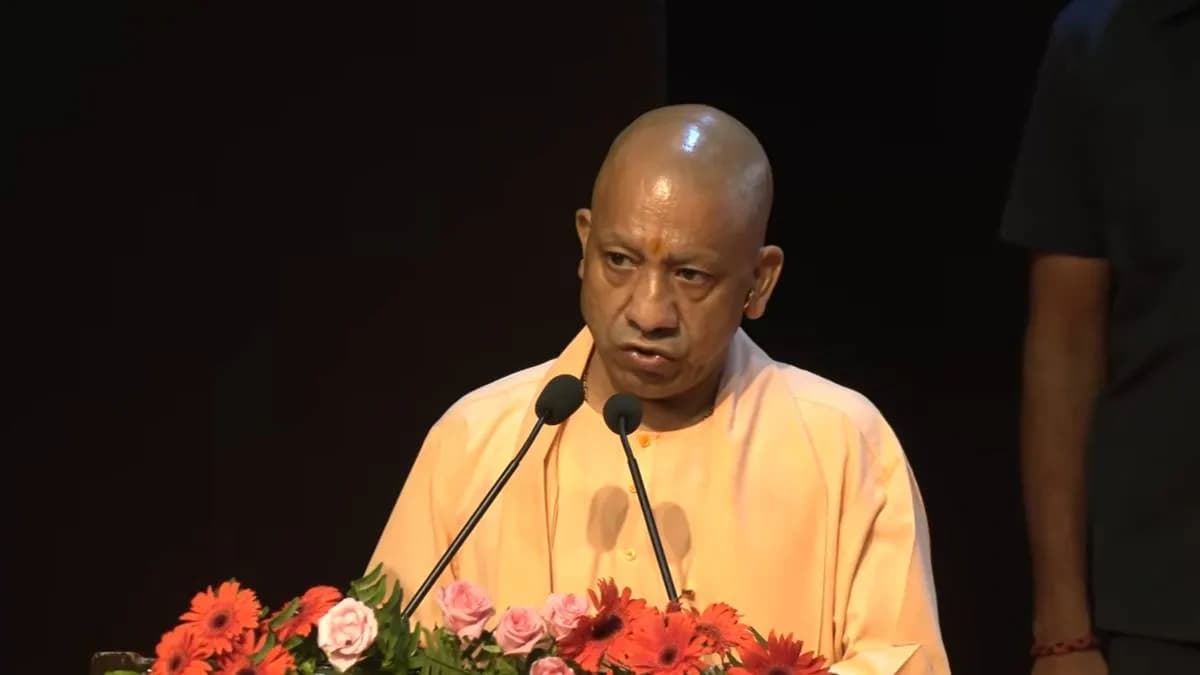 यूपी में स्कूलों की दुर्दशा के आरोपों पर CM योगी का पलटवार: बोले- 'ऑपरेशन कायाकल्प' से बदली तस्वीर, विपक्ष पर साधा निशाना