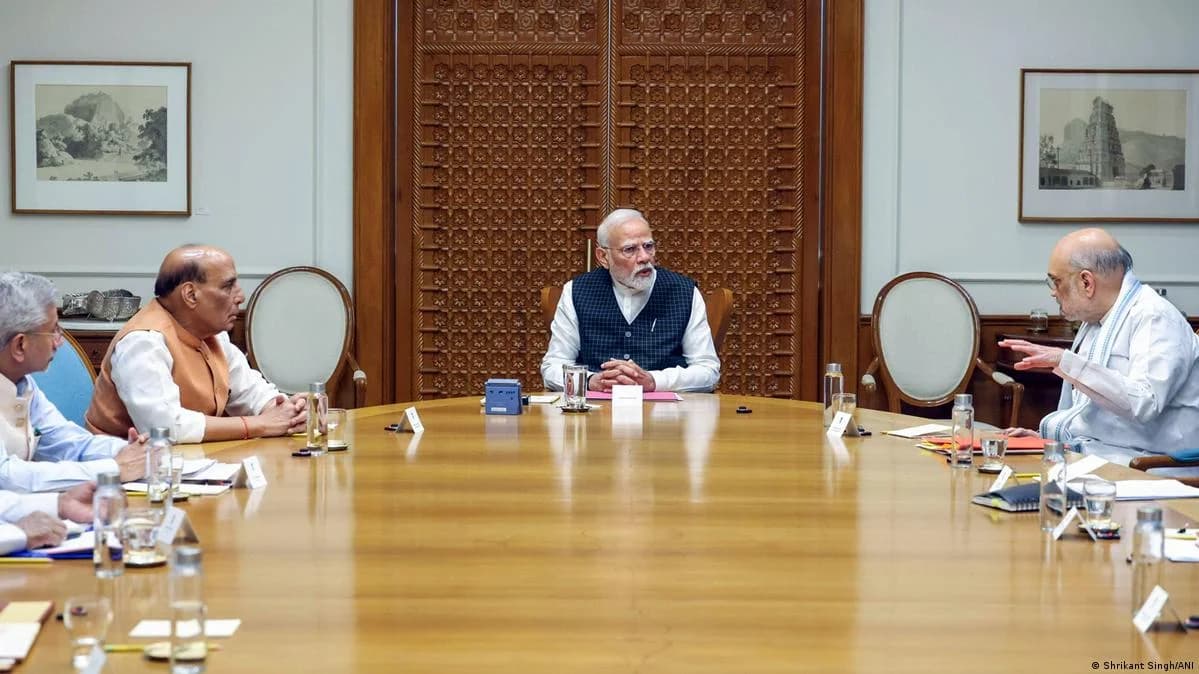 'पीएम मोदी खुद ज्ञानेश कुमार का इस्तीफा कराएंगे': CWC की बैठक के बाद राहुल गांधी का बड़ा हमला, 'वोट चोरी' पर छिड़ी जंग